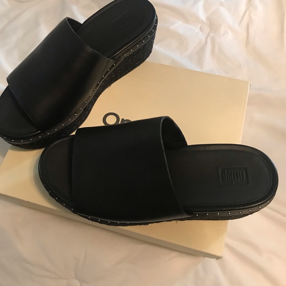 Fit Flop mules Size 7 super cute and comfy! Very comfortable. Never worn.